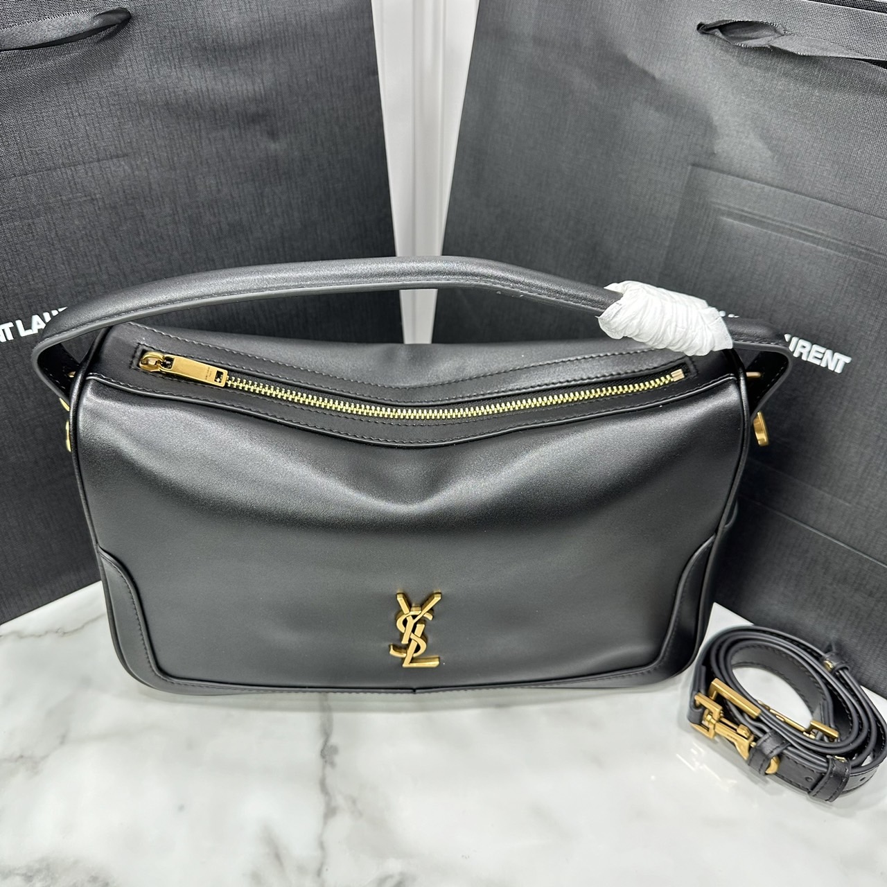 YSL Camera Supple Bag กระเป๋าสะพายทรงกล้องใบขนาดกลาง ถือจับถนัดมือ จุของได้เยอะ ดีไซส์เรียบหรูดูแพง 🧡เกรดออริ ใช้งานต่างประเทศได้