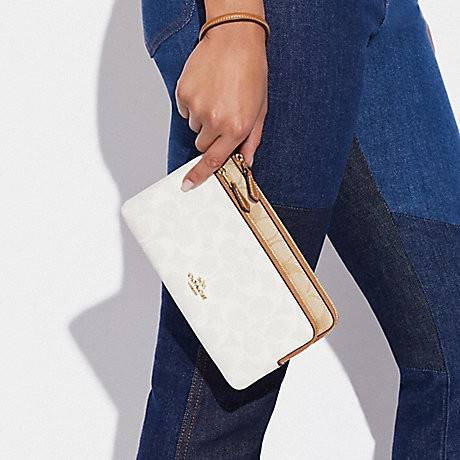 COACH DOUBLE ZIP WALLET IN SIGNATURE CANVAS / C5576 / C5610 / C7313 พร้อมส่ง 8 สี ใหม่ล่าสุด คอล 2023 กระเป๋าคล้องมือใบใหญ่ ดีไซน์ใหม่เล่นระดับ เพิ่มลูกเล่นและดีเทลให้ดูน่าใช้ยิ่งขึ้น