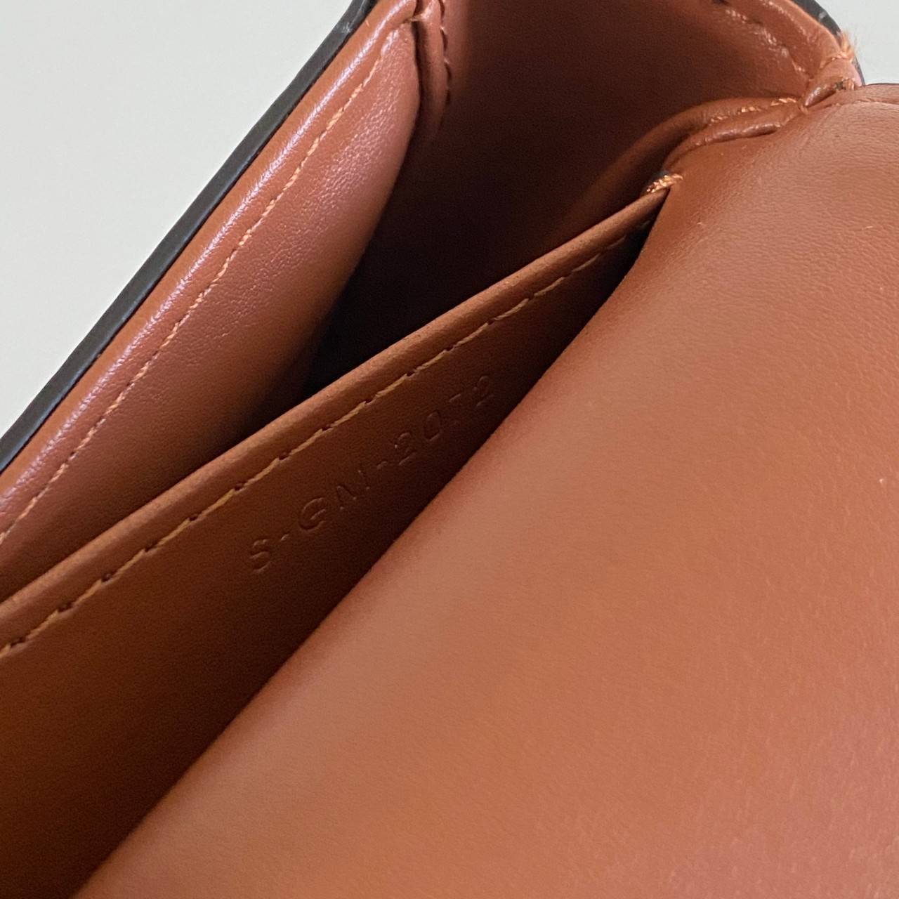 พรีเมี่ยมกิ๊ฟแท้ 100% 】พร้อมส่งที่ไทย!! ที่นี่ที่เดียว CELINE MINI CLASSBODY BAG กระเป๋าขนาดมินิ น่ารักมาก พกพาสะดวก หนังแท้ทั้งใบ ปั้มโลโก้ทุกจุด มาพร้อมอุปกรณ์ครบเซ็ต