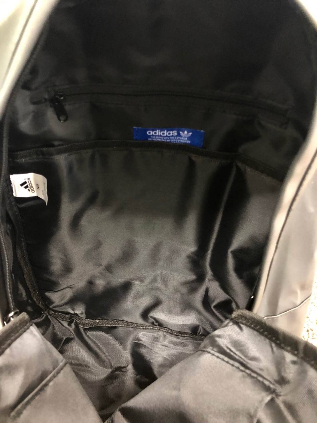 Adidas Originals 3D Backpack Restock! กระเป๋าเป้รุ่นหายากดีไซน์สุดฮิตสไตล์ ISSEY MIYAKE ใช้ได้ทั้งชายหญิง ขนาดกำลังดี น้ำหนักเบา ด้านหน้าประดับโลโก้แบรนด์ เปิดปิดด้วยซิปปั้มแบรนด์สะดวกใช้ หูจับถนัดมือ สายสะพายยาวเลื่อนปรับได้ Freesize ภายในมีโลโก้และช่องซ