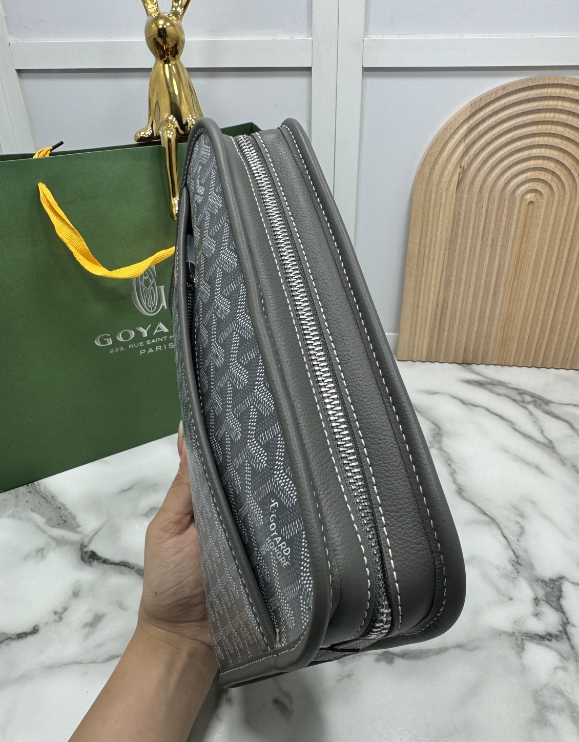 ORI หนังแท้ | Goyard Jouvence MM Toiletry Bag / Goyard Clutch bag กระเป๋าทรงคลัชกะทัดรัด เหมาะสำหรับการเก็บของในแนวตั้งและป้องกันการหกหรือรั่วไหล แคนวาสทำความสะอาดง่าย