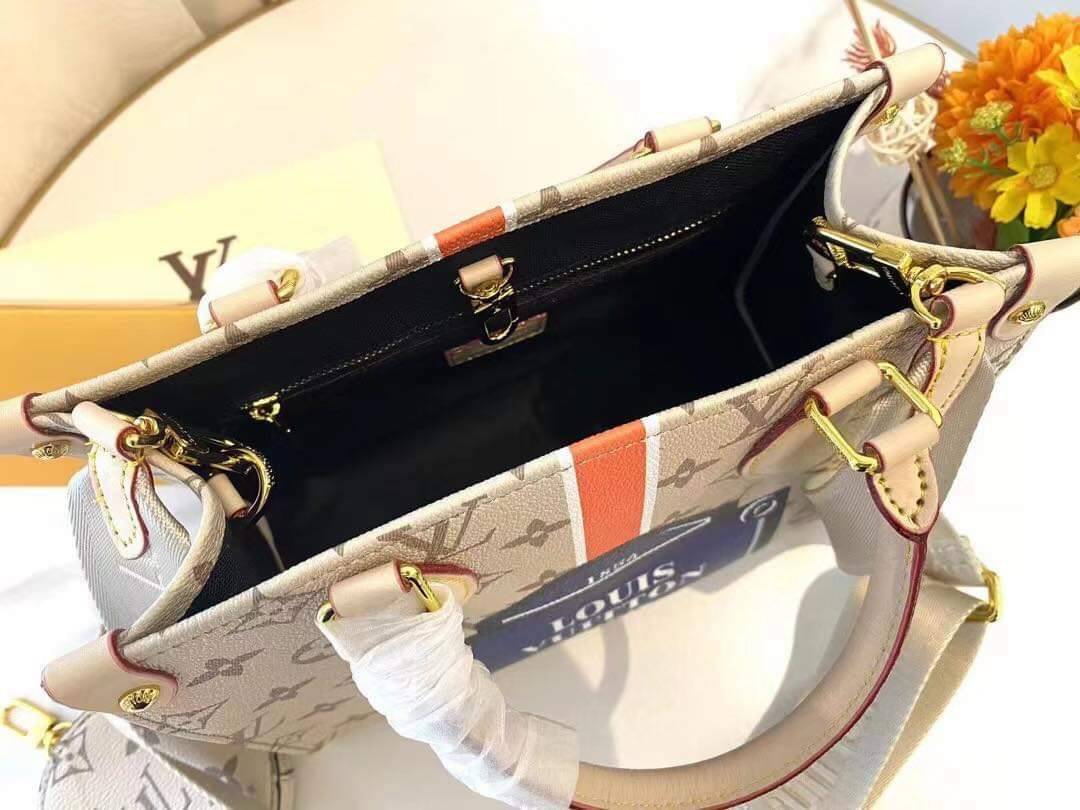 LV OnTheGo PM Monogram Canvas / LV crossbody tote bag ดีไซน์ใหม่ 2023 พร้อมใบเล็ก กระเป๋าทรงโท้ทที่ใครเห็นต้องเป็นคลั่งรัก คลาสสิค ผู้ดี หรูหราได้ทุกลุค ทุกสไตล์