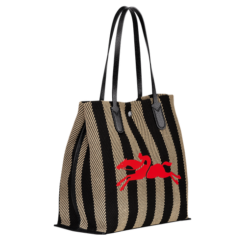 Longchamp Essential Stripes shoulder bag อีกหนึ่งคอลเลคชั่นสำหรับใครที่ต้องการกระเป๋าแบบใช้งานได้ในหลาย ๆ โอกาส การเลือกกระเป๋าขนาดเล็กย่อมไม่สะดวกและไม่ครอบคลุมต่อการใช้สอยอย่างแน่นอน Longchamp รุ่นนี้สามารถตอบโจทย์ ในการใช้งานที่หลากหลายขึ้น เพราะบางครั