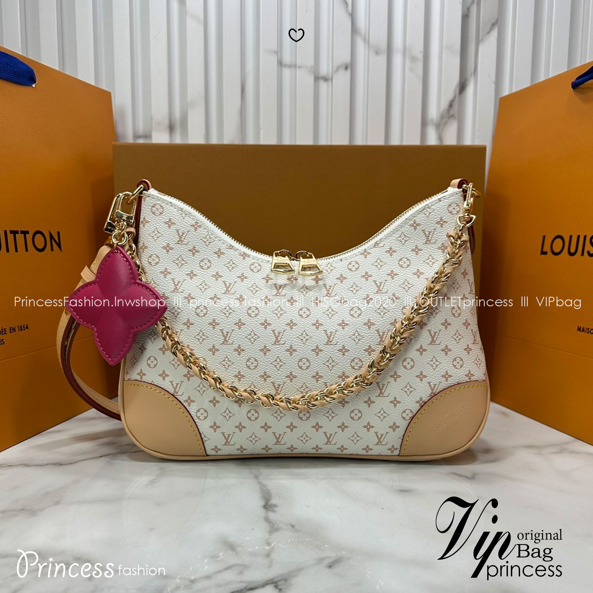 ORI หนังแท้ | LV Boulogne PM bag กระเป๋าสะพายทรงโฮโบ ดีไซน์อเนกประสงค์จาก Monogram แคนวาสคลาสสิก มีสายสะพายแบบถอดออกได้ เลือกสะพายเฉียง สะพายไหล่แบบสายยาว หรือสะพายไหล่แบบสายสั้นได้ตามต้องการ เมื่อถอดสายออก