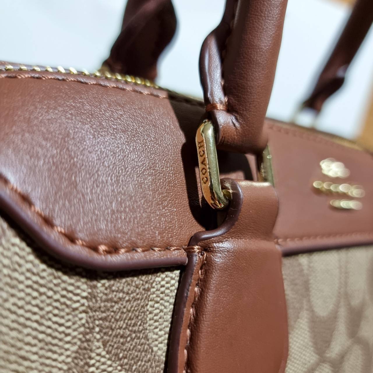 OUTLET ของแท้ 💯% 】COACH F32203 MINI BENNETT SATCHEL IN SIGNATURE CANVAS กลับมาอีกครั้ง!! กับกระเป๋าทรงหมอนยอดฮิต 🥳 มีกี่สีก็ขายหมด วัสดุหนังแคนวาสเคลือบลาย ทรงสวยใช้งานได้ทุกโอกาส