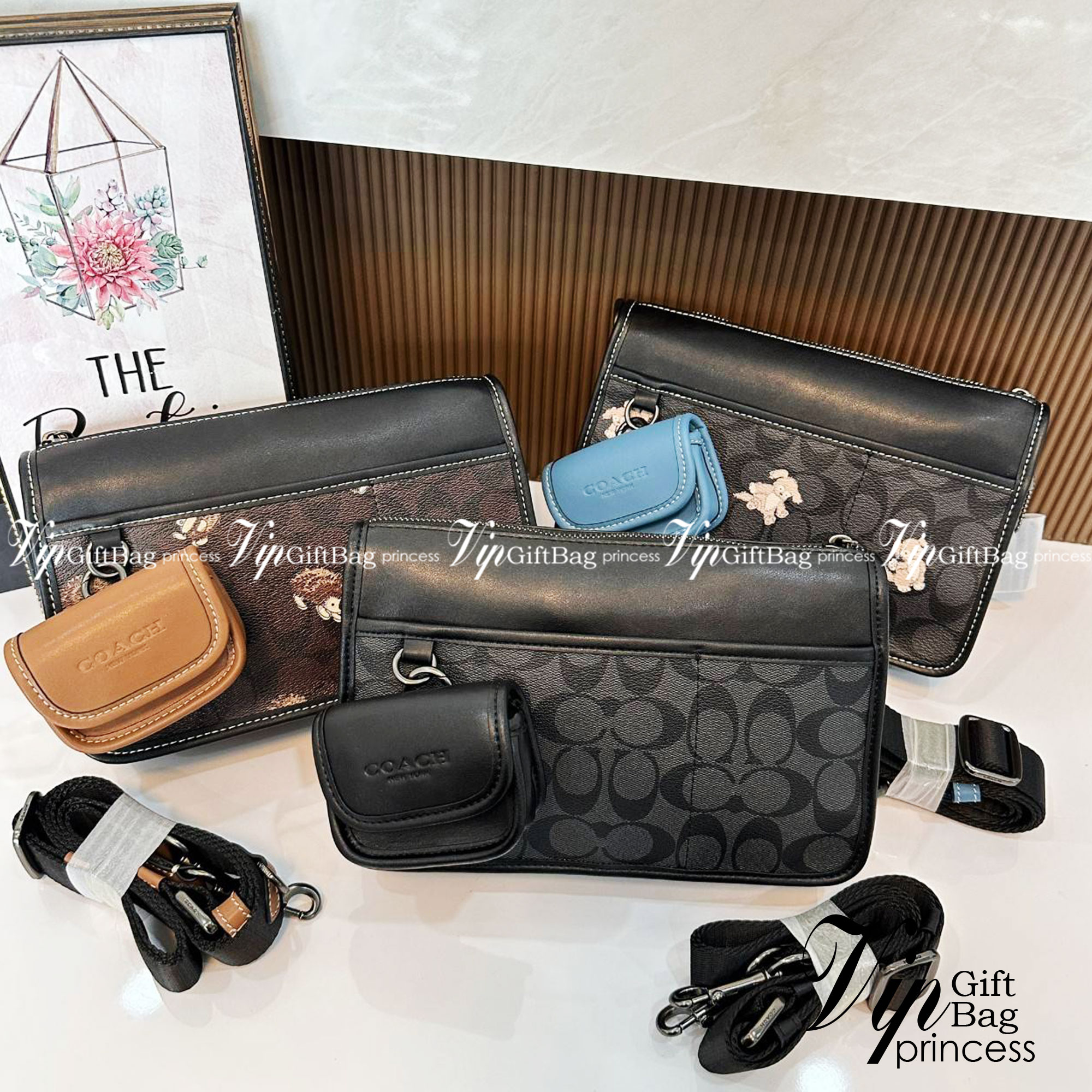 Coach Heritage Convertible Crossbody In Signature Canvas With Creature Print( cc131) กระเป๋าไฮบริดแบบถอดได้รุ่นใหม่ หล่อเท่ส์ สะพายสามารถสะพายทำงานดูดีสุดๆคะ มาพร้อมกระเป๋าใบเล็กห้อยสุดเก๋ วัสดุแคนวาสตัดขอบหนังแท้ เปิด ปิดด้วยซิป ซับในผ้า ด้านนอกกระเป๋าเป