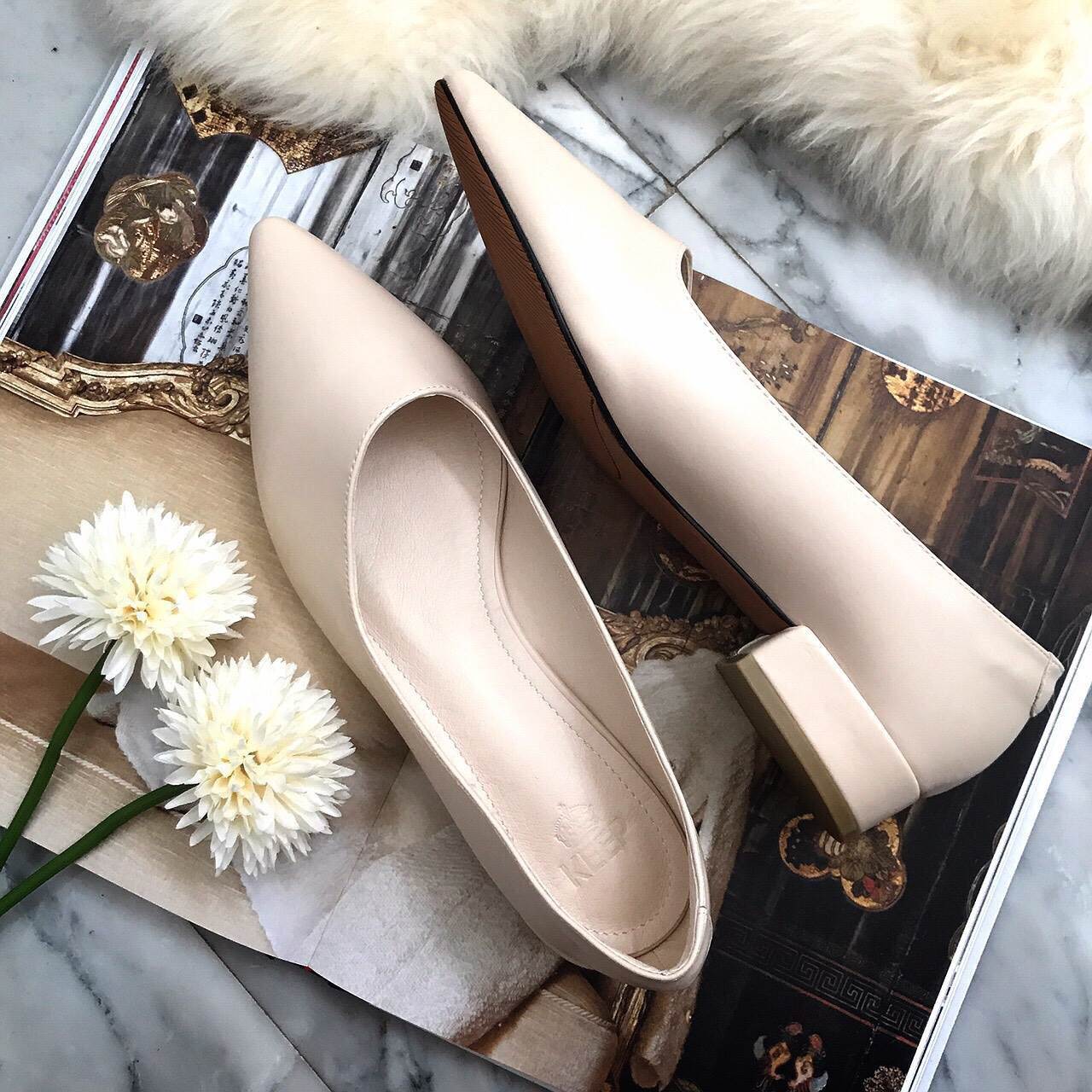 เปิดตัว💘 คัชชู KEEP ' Vimlet ' shoes >>ส้น สูง 1" นิ้ว หัวแหลม ตัดขอบเฉียงด้านบน สวย ดีไซน์เกร๋ >>ราคาน่ารัก เราท้าให้ลอง รองเท้าคัทชู ทรง สวย เหมาะกับ every day every style ของทุกคน >>ตัวปลายรองเท้า ปรับให้กว้างขึ