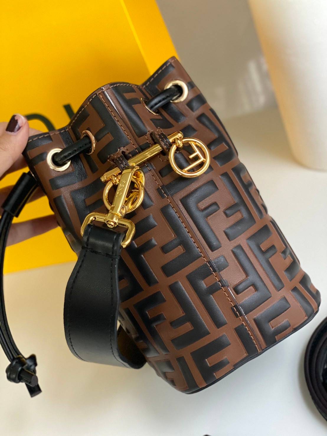 พรีเมี่ยมกิ๊ฟแท้ 100% 】หนังแท้ Fendi Mon Tresor Mini Brown Bag กระเป๋าทรงจบรุ่นฮิตจากแบรนด์ดัง ถือได้ตลอดไม่มีเอาท์