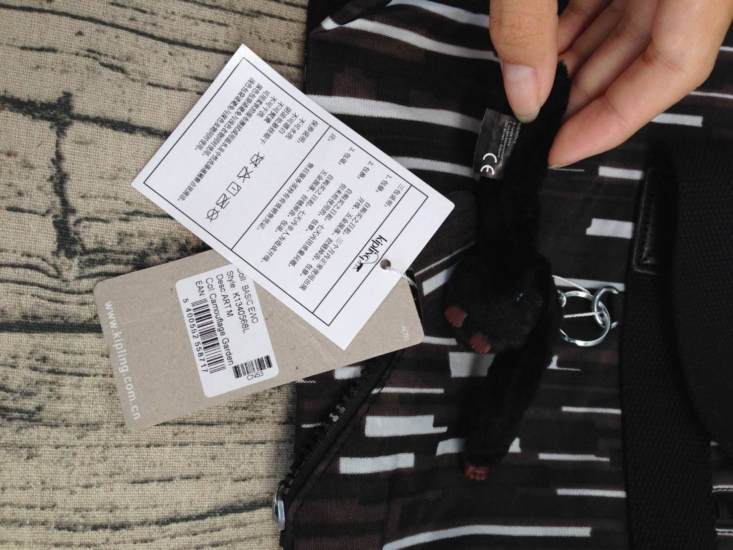 🎄NEW! KIPLING ART M (LARGE) รุ่นใหม่ล่าสุด ชนช็อปใบใหญ่จุใจวัสดุ Cotton+Polyester 100% สามารถรูดซิปมุมกระเป๋าเปลี่ยนทรงได้ไม่จำเจ หูหิ้วสะพายไหล่ได้ มือจับหูหิ้วเป็นหนังปั้มโลโก้ พวงกุญเเจลิงถอดเเยกใช้ได้ เปิดปิดด้วยซิป มีช่องซิปด้านหน้าและหลังหัว