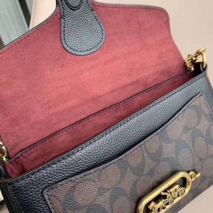 COACH SMALL JADE SHOULDER BAG [F91105,90782] กระเป๋าสะพายไหล่ ดีไซน์วินเทจย้อนยุค สวยคมชัด คลาสสิคใช้ได้ทุกลุค วัสดุหนัง pepble ทนทาน เปิด-ปิดด้วยฝาคาดโลโก้ พร้อมแถบแม่เหล็กในตัว รับรองแน่นหนา ด้านหลังมีช่องซิปให้ ภายในเป็นช่องโล่ง ขนาดกำลังดี ใช้งานง่าย 