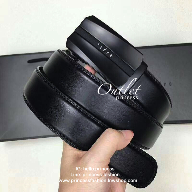 PEDRO MEN LEATHER BELT (Free Size) เข็มขัดหนังจาก PEDRO MEN หัวเข็มขัดโลหะ โลโก้แบรนด์ที่หัวเข็มขัด คุณภาพดีตามแบบฉบับของแบรนด์ สายเข็มขัดหนังเรียบสีดำ สายปรับใช้เข้าได้กับทุกชุด มาพร้อมกล่องและถุงกระดาษแบรนด์มอบเป็นของขวัญได้นะคะ