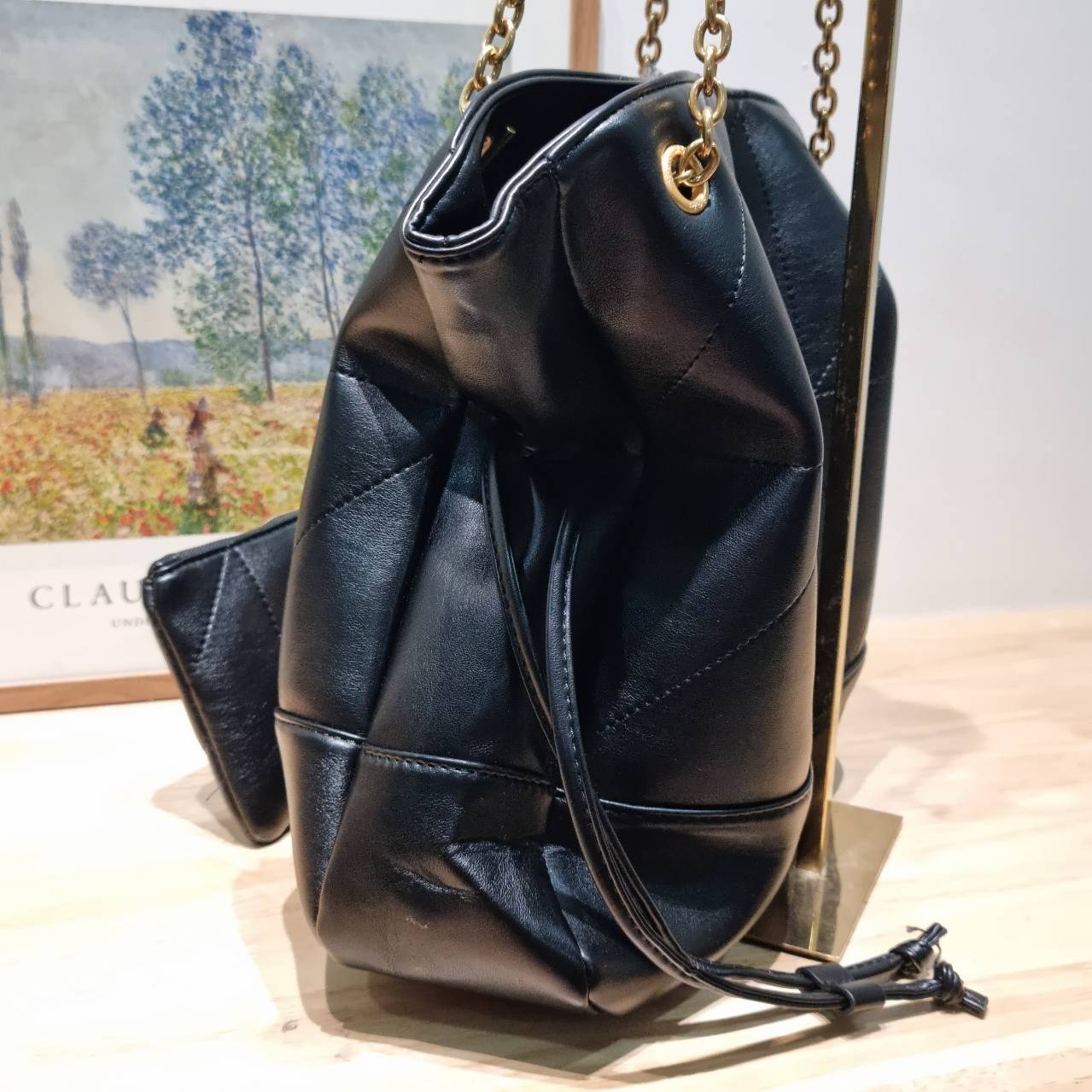 YSL jamie shopping bag ครบเครื่องตัวมัมเค้าใช้กัน ดีไซน์ใหม่! กับกระเป๋าสะพายใบใหญ่ เรียบหรู ดูปัง ดูแพง สีดำคลาสสิคตัดกับอะไหล่สีทองได้อย่างลงตัว