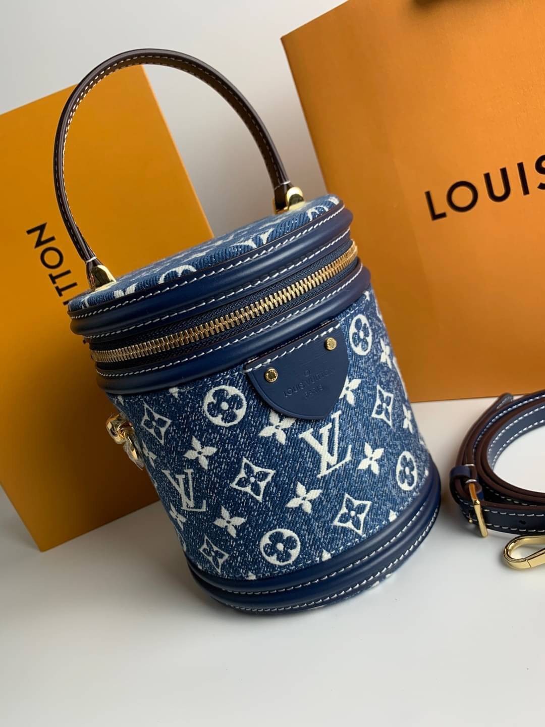 ORI Louis Vuitton Cannes / LV CANNES เกรดออริจินอลเทพ สินค้าจริงตามรูป เนื้องานสวยงาม หนังแท้ พร้อมส่งที่ไทย