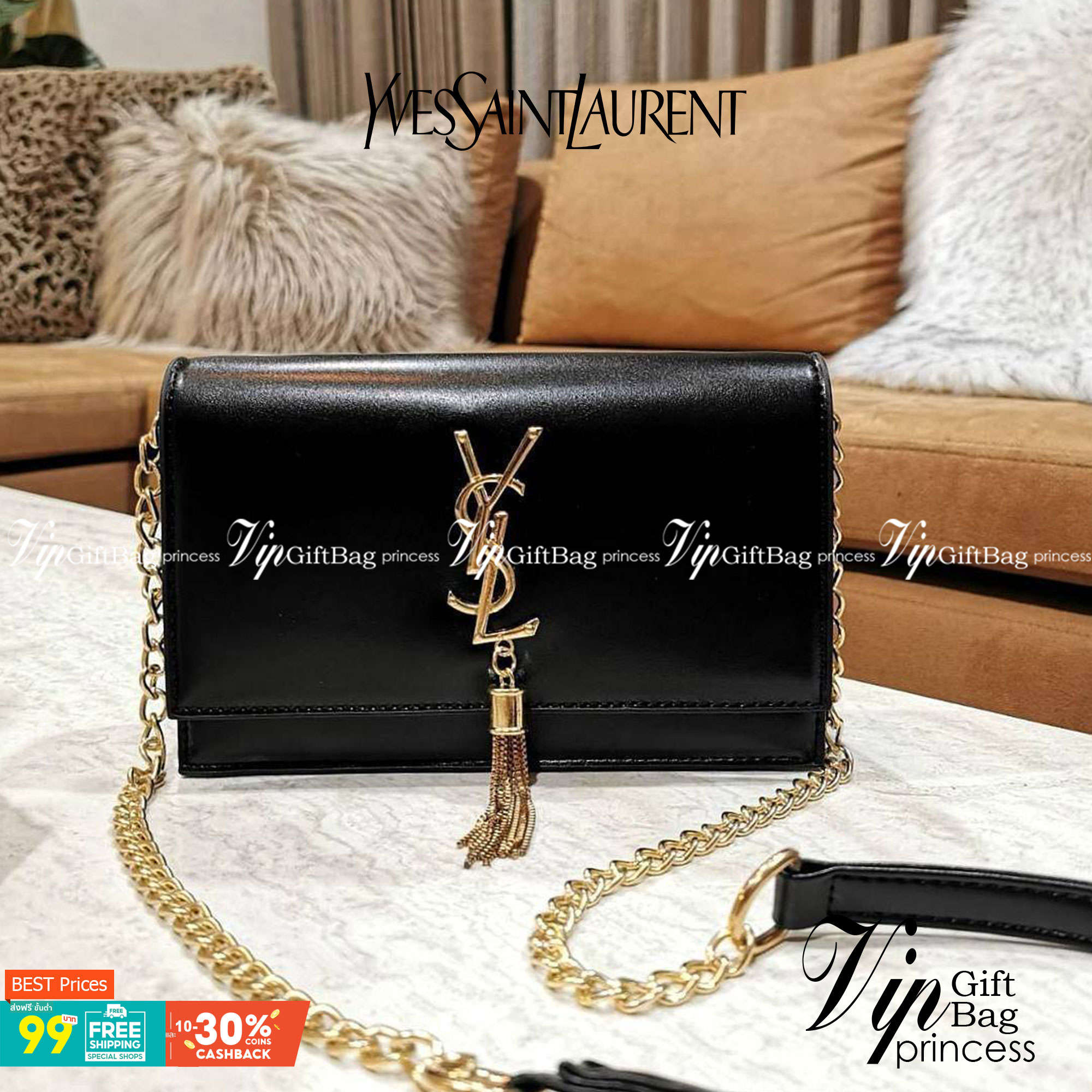 VIP 】YVES SAINT LAURENT YSL BAG VIP GIFT WITH PURCHASE GWP พรีเมี่ยมกิ้ฟ Limited จาก YSL DUTY FREE COUNTER ดีไซน์ทรงสี่เหลี่ยมหนังเรียบสวยอยู่ทรงเปิดปิดด้วยฝาปิดกระดุมด้านหน้าประดับโลโก้แบรนด์อะไหล่ทองพร้อมโซ่ห้อยฟรุ้งฟริ้ง ภายในโล่งสามารถใส่มือถือ กระเป๋