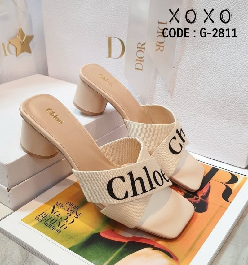 Chloe' รองเท้า งานสวม ไค้วครอสเอ็กซ์ วัสดุสายคาดผ้าแคนวาสตีแบรนด์ ตัวหุ่มหนังPU ส้นทรงกระบอกทรงกลม แมทส์ชุดง่าย ใส่สบาย