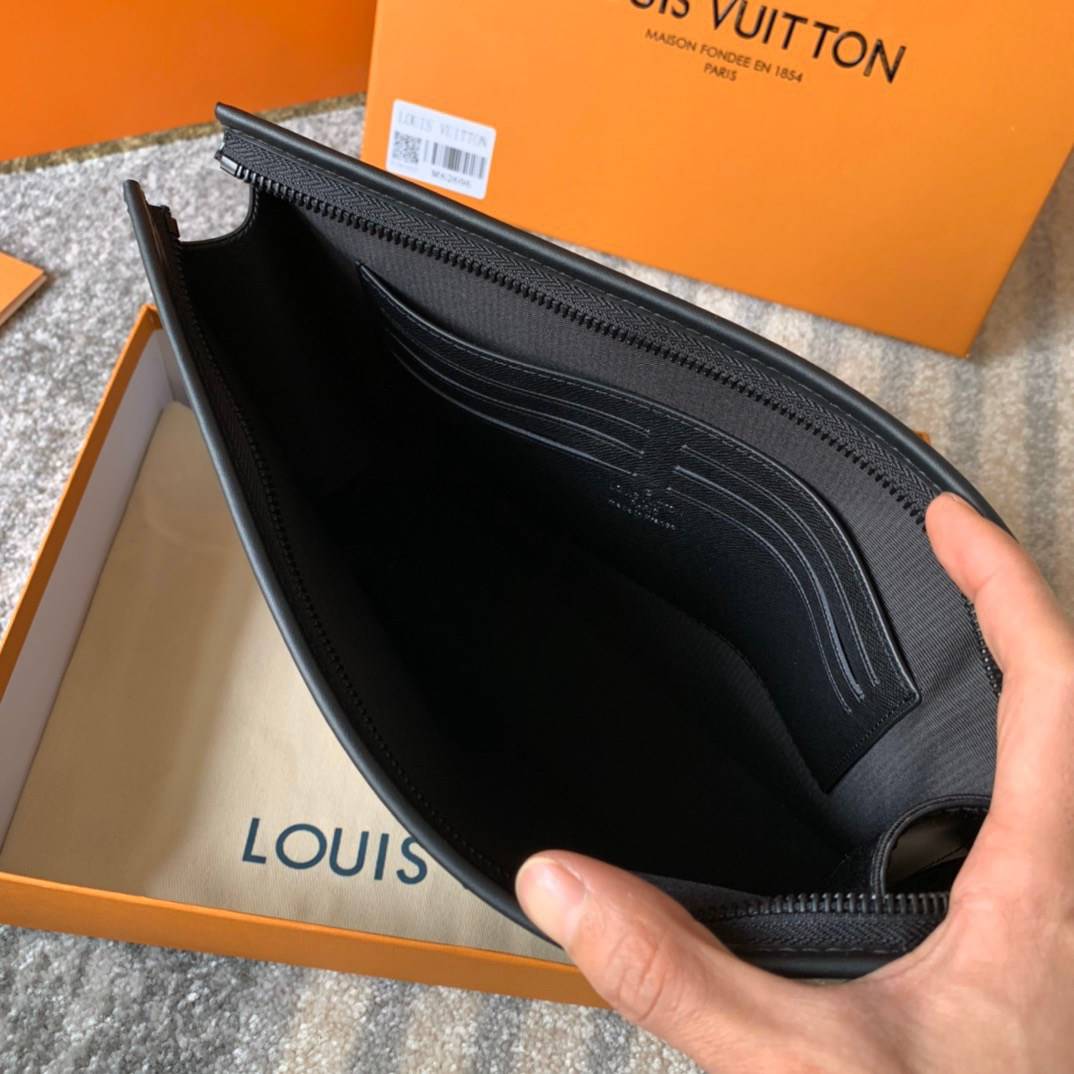 หนังแท้ LOUIS VUITTON POCHETTE VOYAGE MM พร้อมส่งที่ไทย LV CLUTCH รุ่นขายดีตลอดกาล งานหนังแท้เกรดออริจินอล ภาพสินค้าถ่ายจากงานขายจริงค่ะ