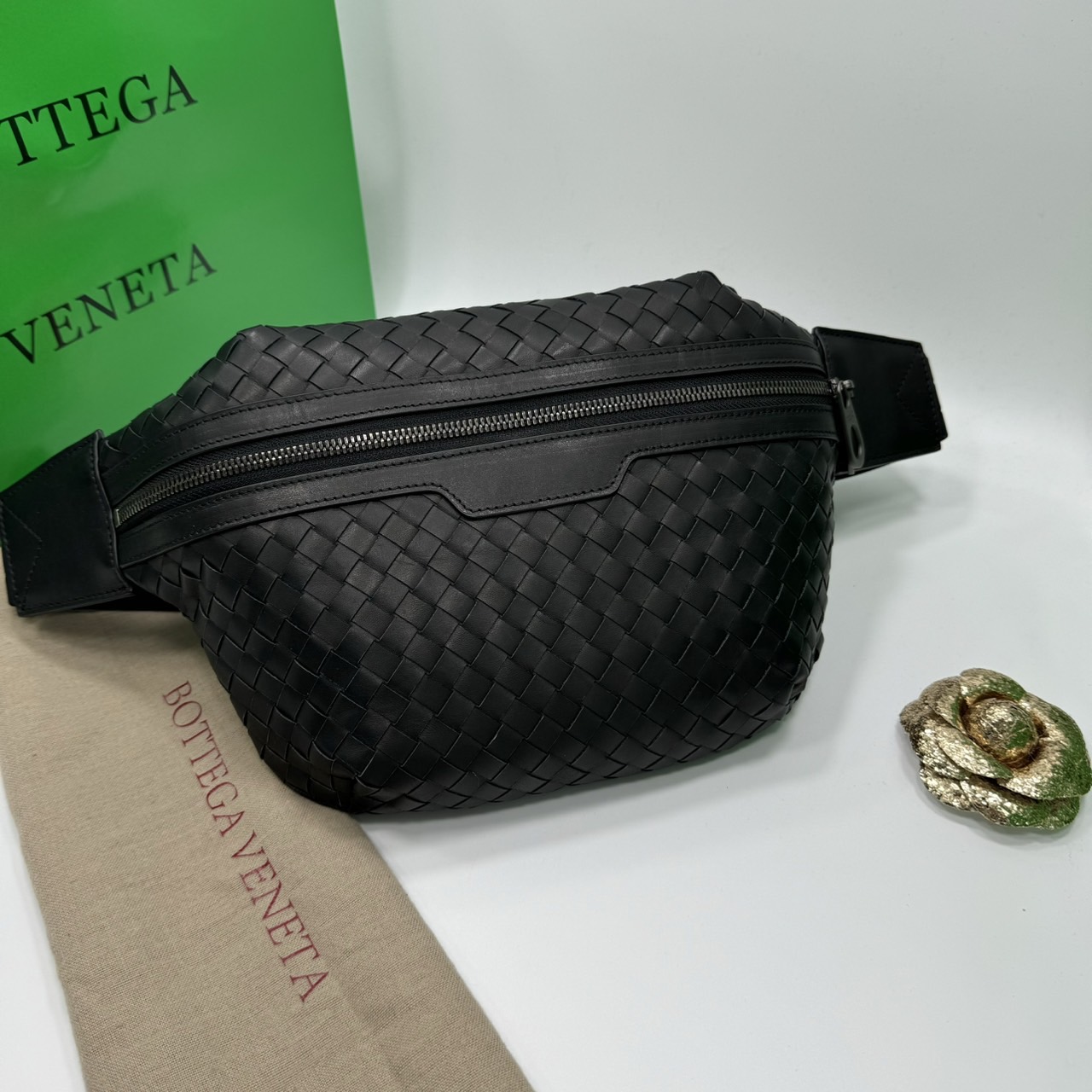 BOTTEGA Belt Bag กระเป๋าคาอก ดีไซส์สานเป็นเอกลักษณ์ everyday look เอาใจหนุ่มๆ สวยเท่คลาสสิก เกรดออริ 1:1
