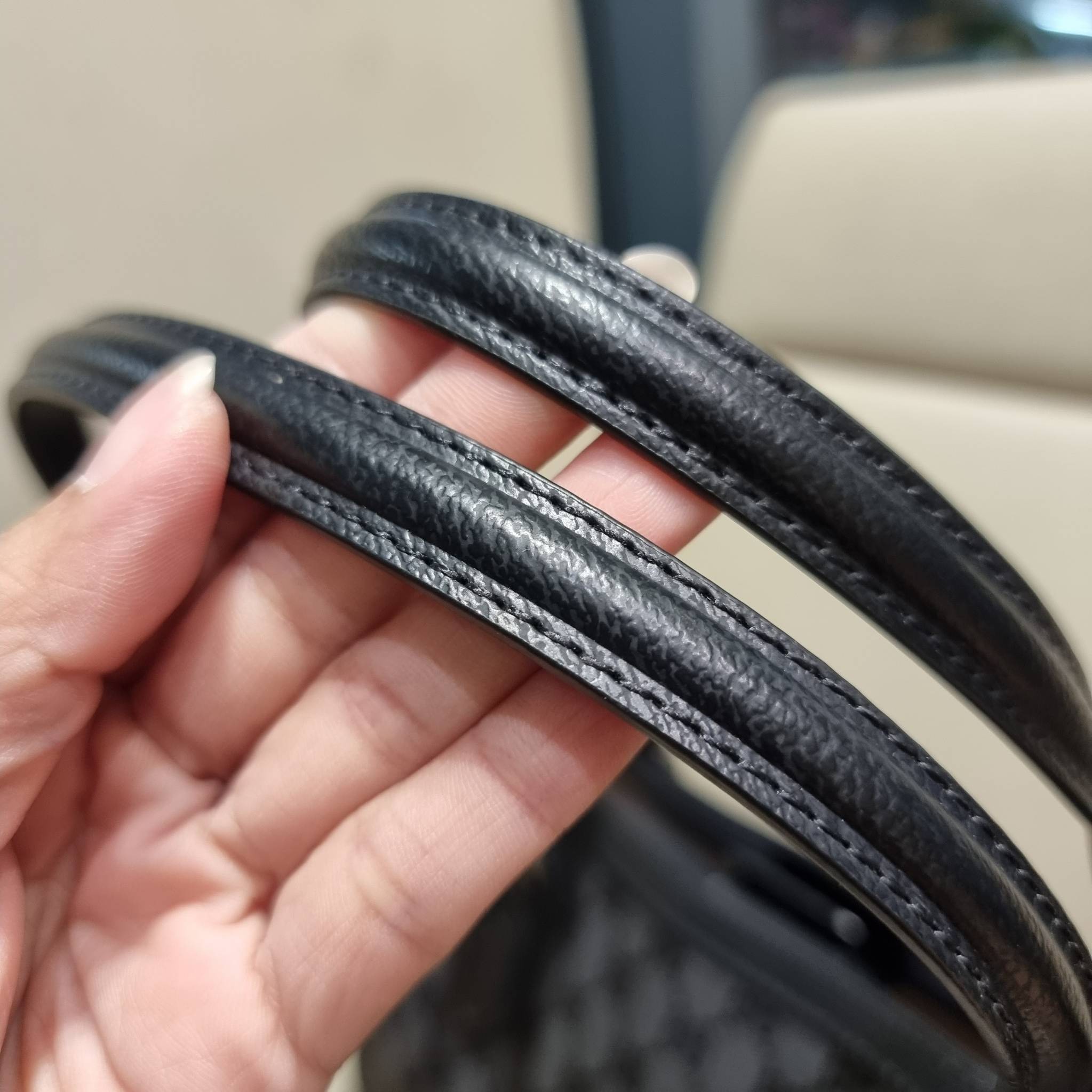 GG×BALEN MEDIUM OPHIDIA TOTE สุดครีเอท กับกระเป๋าช้อปปิ้งทรงโท้ท ใบใหญ่ สุดคุ้ม!! โดดเด่นด้วยลวดลายเพ้นท์กราฟฟิตี้ วัสดุผ้าแคนวาส ตัดแต่งเล่นขอบด้วยหนังแท้ ภายในโล่งกว้างมาก ใส่ของได้สบาย หิ้วไปเที่ยวต่างจังหวัด สะพายไปต่างประเทศตามใจ!! เลิศตรงที่ดีไซน์ใบ