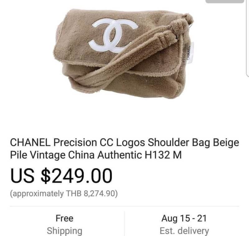 Chanel Beaute Crossbody Bag กระเป๋าถือหรือสะพายพรีเมี่ยมของเเท้จาก Chanel Cosmetic Counter VIP Gift รุ่นแนะนำวัสดุขนวูฟหนานุ่มตัดโลโก้แบรนด์หนังแก้วสวยโดดเด่น น้ำหนักเบา เปิดปิดด้วยฝาปิดกระดุมแม่เหล็ก ใบใหญ่กำลังดีใส่ ipad กระเป๋าสตางค์ใบยาว iphone เครื่อ