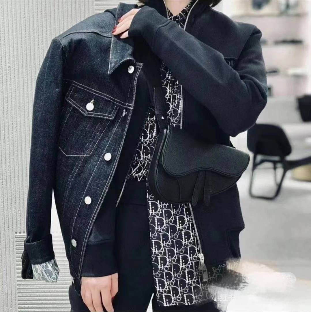 CHRISTIAN DIOR BLACK GRAINED CAFLSKIN MINI SADDLE BAG / Dior Men Bag เกรดใช้งานสลับของแท้ เกรดออริจินอล ภาพสินค้าถ่ายจากงานขายจริง ใช้งานต่างประเทศได้