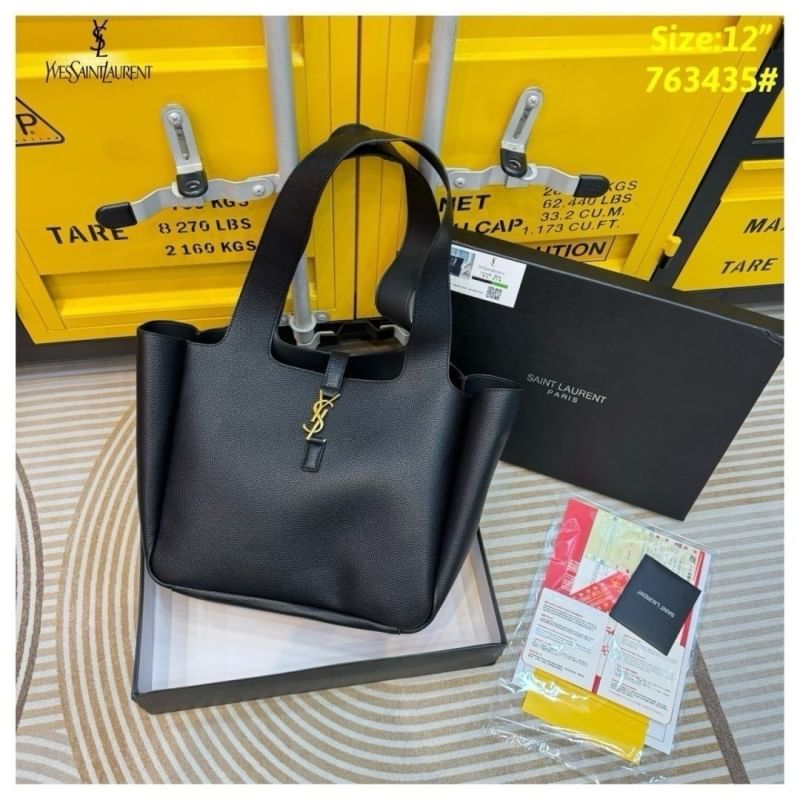 YSL Le 5 À 7 Bea Leather Tote Bag กระเป๋าทรงโท้ทงานหนังเต็มใบ สวยเด่นเป็นเอกลักษณ์มาก ดีไซน์เรียบแต่มากมีอยู่จริง สวยดูแพง ที่ไม่มีตอนนี้คือพลาด