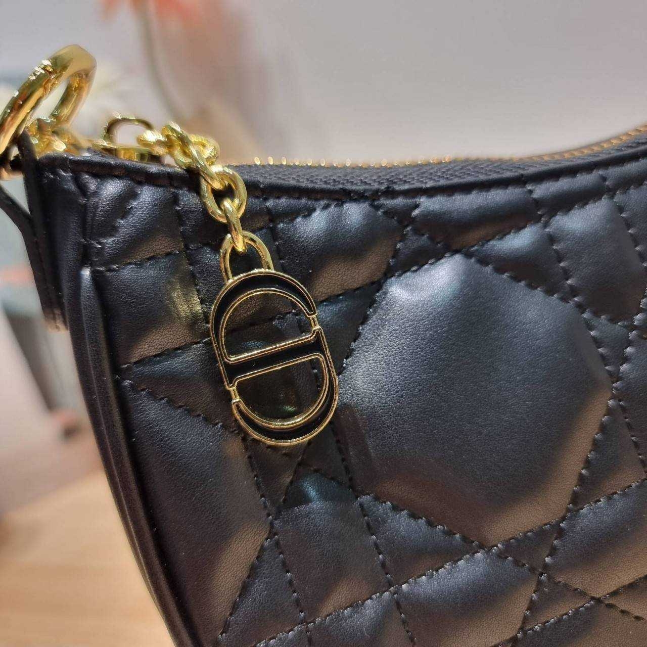 Dior Black Supple Macrocannage / CD LOUNGE BAG กระเป๋าสะพายทรงพอช สวยหรู ดีไซน์เรียบ แต่ดูแพง