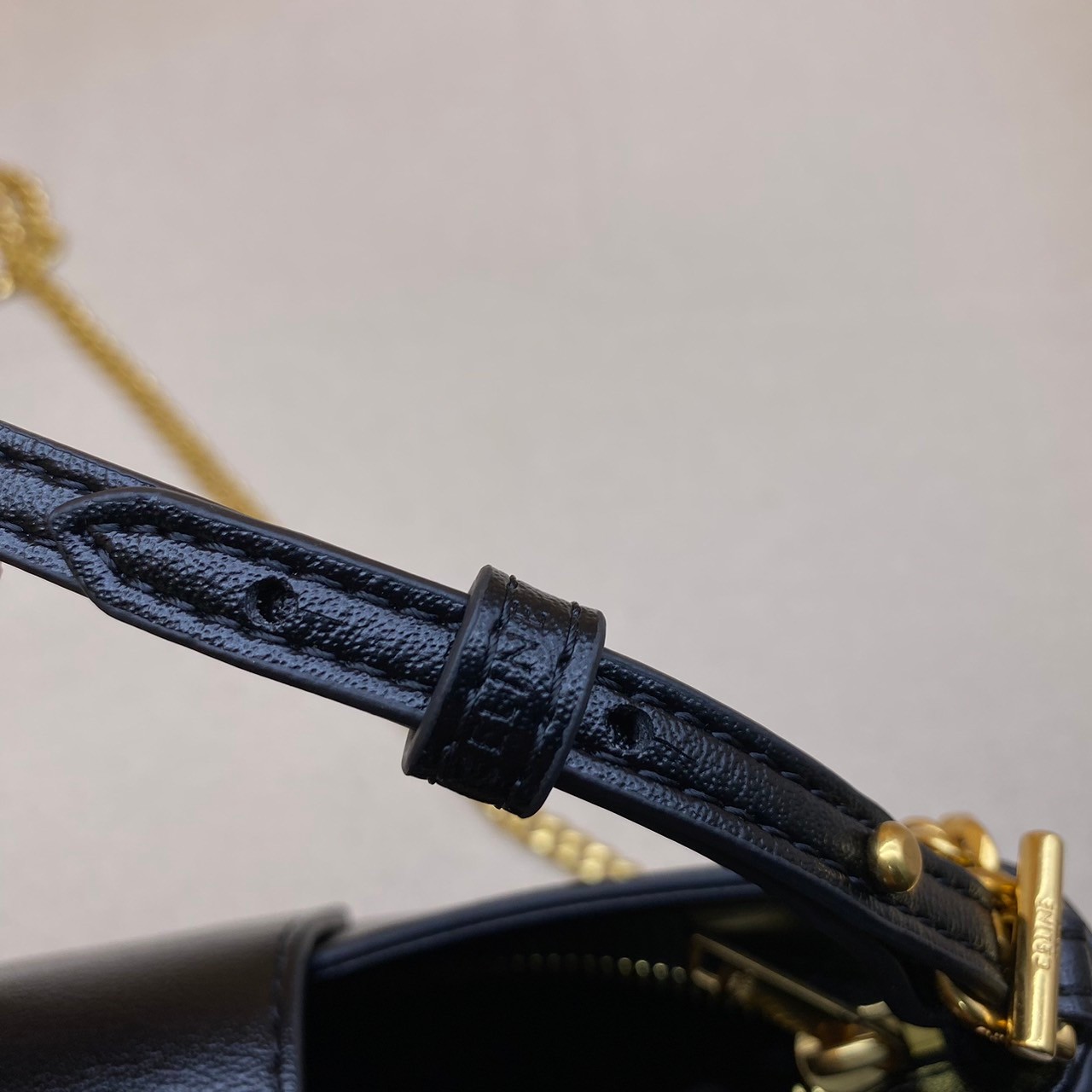 CELINE MEDIUM WILTERN BAG IN SMOOTH CALFSKIN / Celine hobo / Celine Bag พร้อมส่ง กระเป๋าถือ/สะพายโซ่อะไหล่ทองหรูหรา ทรงโฮโบ สวยผู้ดี ใช้งานง่าย โดดเด่นด้วยโลโก้สีทอง