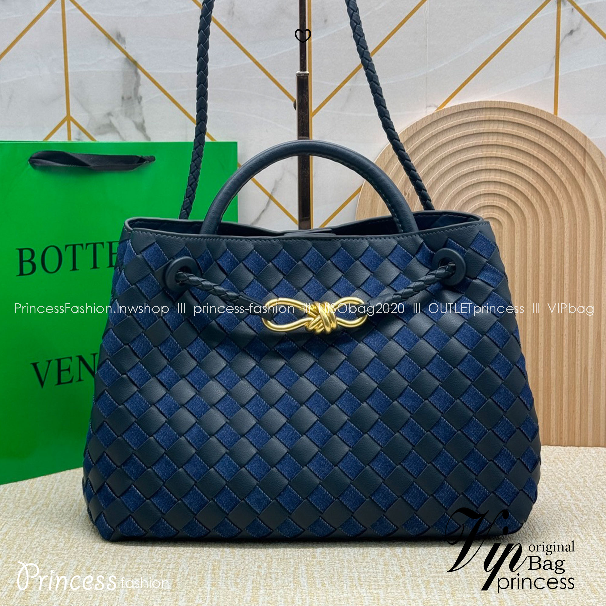 BOTTEGA Medium Andiamo Denim Shoulder Bag 30cm / BOTTEGA Tote Bag กระเป๋าสะพายดีไซส์สาน วัสดุเดนิมคอตตอนรุ่นใหม่ สวยงามเป็นเอกลักษณ์ เกรดออริ 1:1 ใช้งานต่างประเทศได้