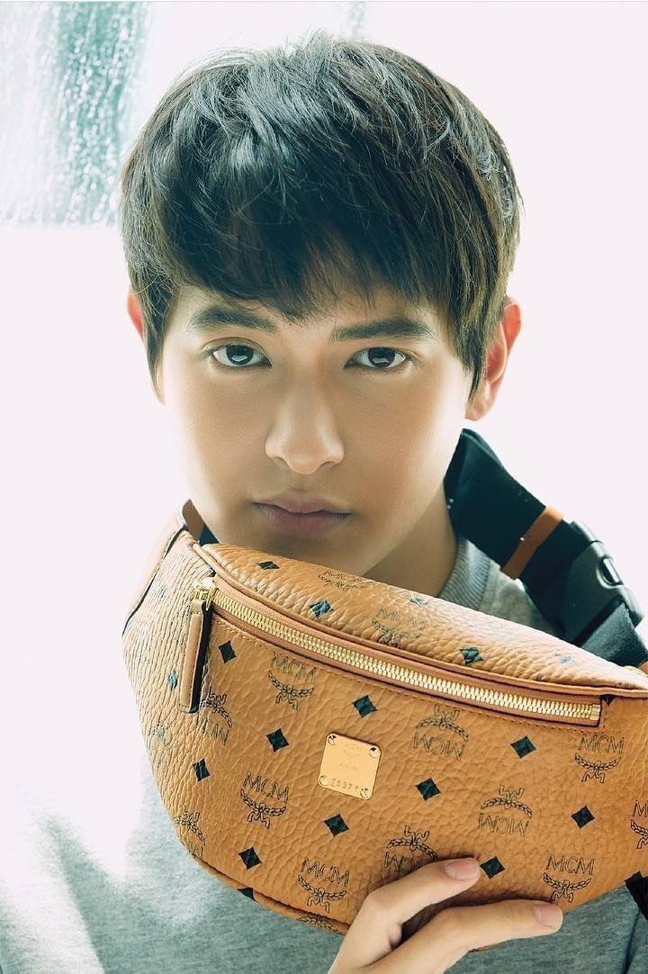 M.C.M STARK BELT BAG IN VISETOS รุ่นยอดฮิต!! หนุ่มๆสาวๆใช้ได้ไม่มีเบื่อ!! 🎉⭐️⚡️🛎 กระเป๋าคาดอกรุ่นขายดี ลายวิเซโต้เอกลักษณ์ ทั้งสปอร์ตและดูหรูในตัว ใช้งานง่าย ได้ทุกลุค วัสดุหนังแคนวาสคุณภาพดี มีช่องซิปหลัก และซิปรอง ภายในเป็นช่องโล่