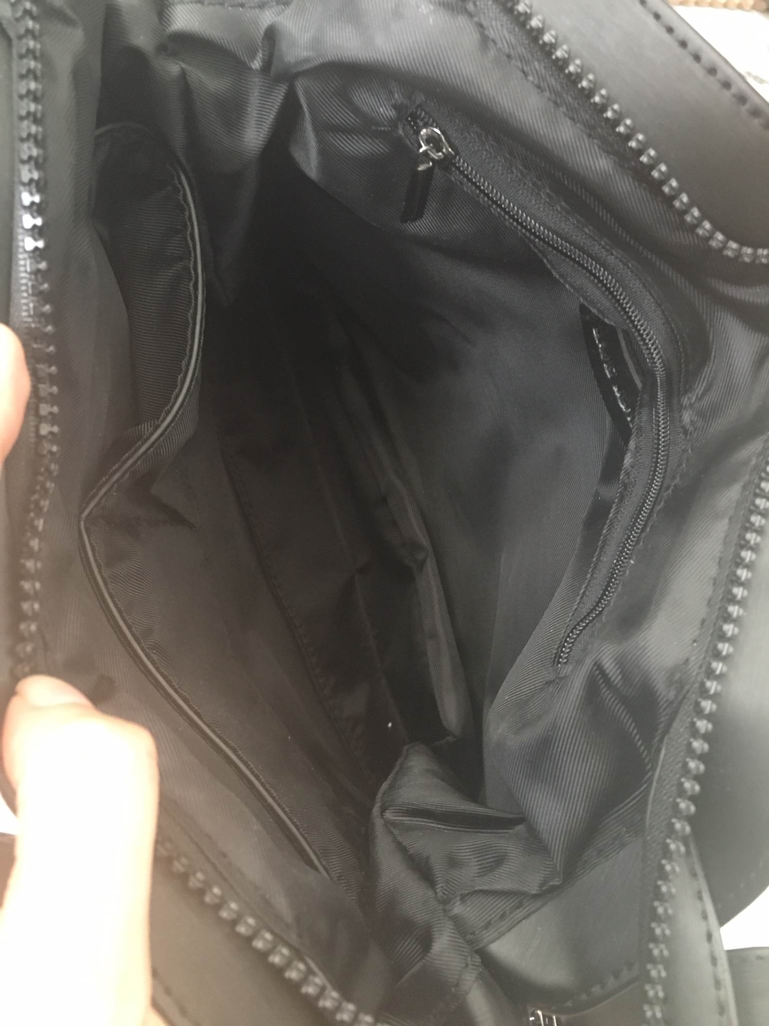 สินค้ามาใหม่ค่า สีดำด้าน สวยมากกก 💕ทรงสุดฮิตจากแบรนด์ David Jones - Matte black กระเป๋า ทรง Tote ตัวกระเป๋าเย็บติด ด้วยแผ่นอคิลิค สีดำสุดหรู ดีไซน์เกร๋ #จุดเด่นที่ น้ำหนักเบา สามารถ ถือ หรือ สะพายไหล่ได้คะ ใบใหญุจุของคุ้ม แต่น้ำหนักเบาคะ มีใบเดียว