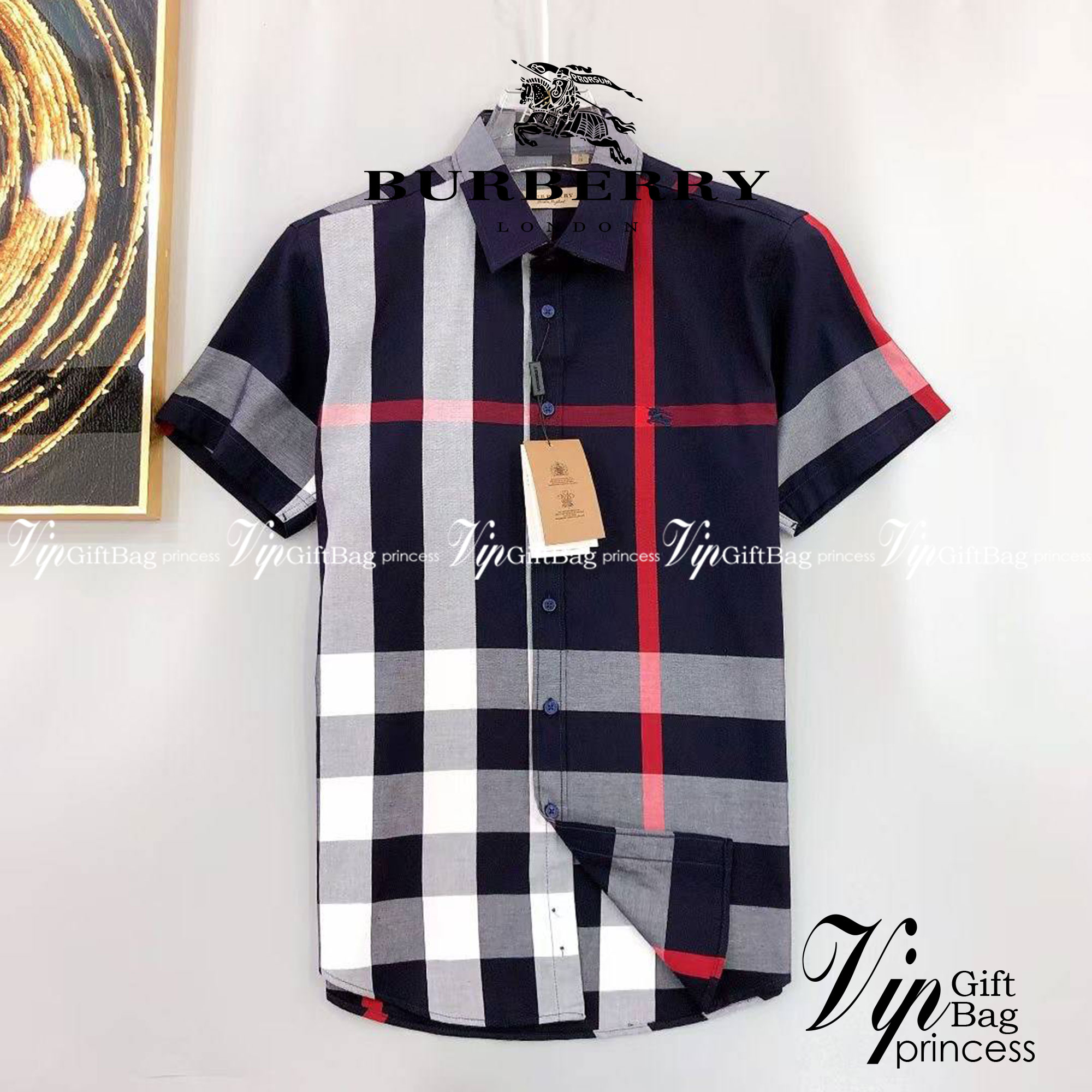BURBERRY SHIRT / BURBERRY SHORT SLEEVE VINTAGE CHECK SHIRT เสื้อเชิ้ตแขนสั้นแบรนด์เบอเบอรี่ ลายสก็อตสุด classic เรียบหรู ดูดี ภูมิฐานมากๆค่ะ สินค้านำเข้าคุณภาพเทียบแท้ งานสวยเทพ เนื้อผ้าอย่างดี เป๊ะมาก รับประกันความพอใจเลยนะคะ ใส่เป็นเชิ้ตติดกระดุมเนี๊ยบๆ