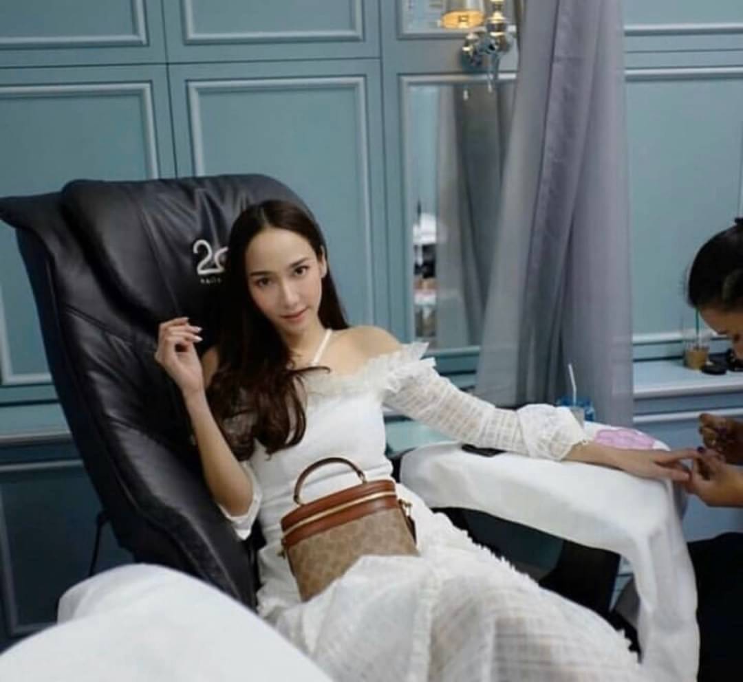 Coach Selena Trail Signature Bag กระเป๋าทรงกล่องใหม่ล่าสุด ภายในกว้าง ใส่ของได้จำนวนมาก มาพร้อมสายสะพายcrossbody ที่สามารถปรับระดับได้ ใครยังไม่มีห้ามพลาดแล้วนะคะ สามารถสะพายไปทำงาน หรือไปเที่ยวชิวๆเก๋ๆ