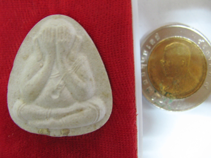 สินค้าหมดค่ะ พระปิดตาเนื้อผง หลวงปู่โต๊ะ รุ่น๑๑๑ปี ฝังตะกรุด ๒ ดอก พุทธาภิเศก ๑ มี.ค.๔๑ วัดประดู่ฉิมพลี กทม. พร้อมกล่องเดิมค่ะ