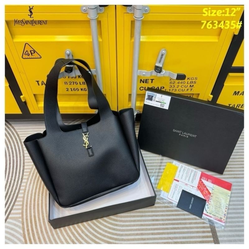 YSL Le 5 À 7 Bea Leather Tote Bag กระเป๋าทรงโท้ทงานหนังเต็มใบ สวยเด่นเป็นเอกลักษณ์มาก ดีไซน์เรียบแต่มากมีอยู่จริง สวยดูแพง ที่ไม่มีตอนนี้คือพลาด