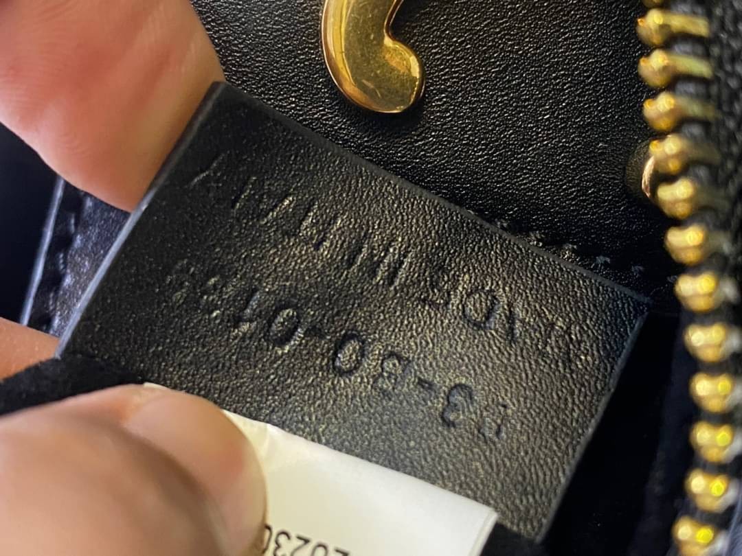 CELINE AVA TRIOMPHE SOFT BAG IN TRIOMPHE CANVAS AND CALFSKIN / CELINE SHOULDER BAG รุ่นใหม่ล่าสุดดีไซน์สวยหรู หนังสวยอยู่ทรง ภายในโล่งกว้างและจุสามารถใส่มือถือ กระเป๋าสตางค์ ของใช้ได้เยอะ