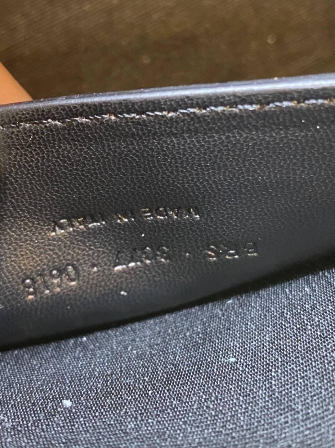 YSL kate medium chain bag in grain de poudre embossed leather 24cm กระเป๋าสะพายแบรนด์หรู รุ่นฮิตลอดกาล งานสวยดูดีมีระดับ ปั้มทุกจุด ขนาดกระทัดรัดกำลังดี มาพร้อมาสะพายโซ่ยาว เลื่อนปรับเป็น 2 แถว เพื่อสะพายเป็นสายสั้นได้ ด้านในโล่งกว้าง ใส่กระเป๋าสตางค์ใบยา