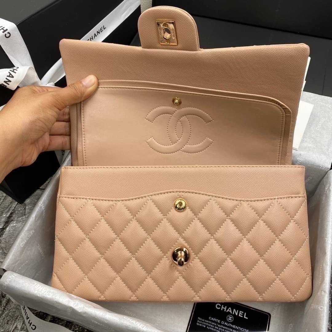 หนังแท้ CHANEL Classic Caviar 25cm กระเป๋าสะพายคลาสสิก หนังแกะและโลหะสีทอง ภาพสินค้าถ่ายจากงานขายจริง ใช้งานต่างประเทศได้