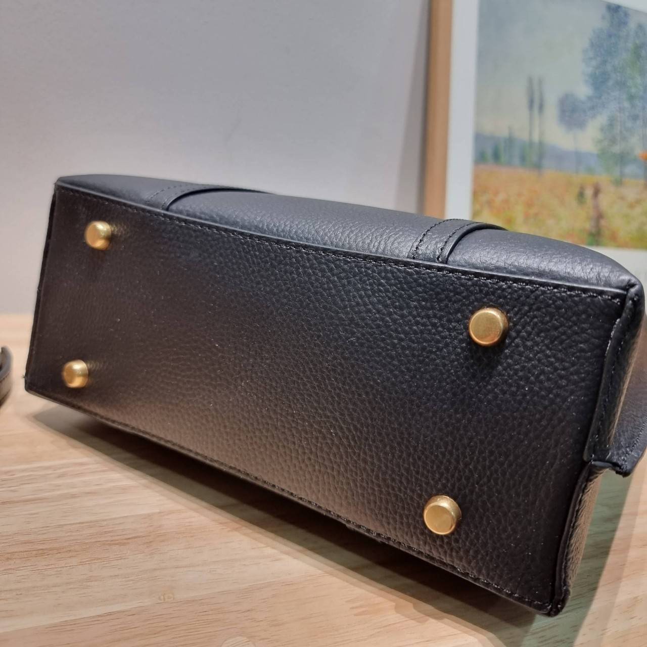 TORY BURCH PERRY SMALL TRIPLE COMPARTMENT TOTE BAG กระเป๋าโท้ทขนาดเล็ก รุ่นขายดี ทรงสวย ดีไซน์ออกมาให้ใช้งานได้ทุกลุค ทุกโอกาส สวยคมชัดทุกสี