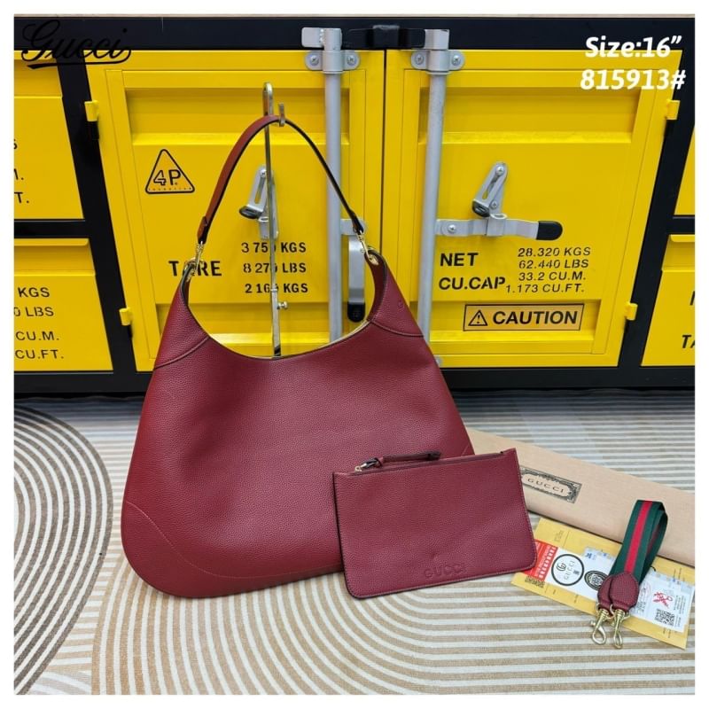 GUCCI B shoulder bag กระเป๋าสะพายไหล่รุ่นใหม่ล่าสุด ใบใหญ่จุของได้เยอะจุใจ เอาใจสายแบกแต่ยังคงความหรูมีสไตส์ในตัว ใช้ได้ทั้งชายหญิง ใบจริงสวยมาก คุ้มค่าที่สุด