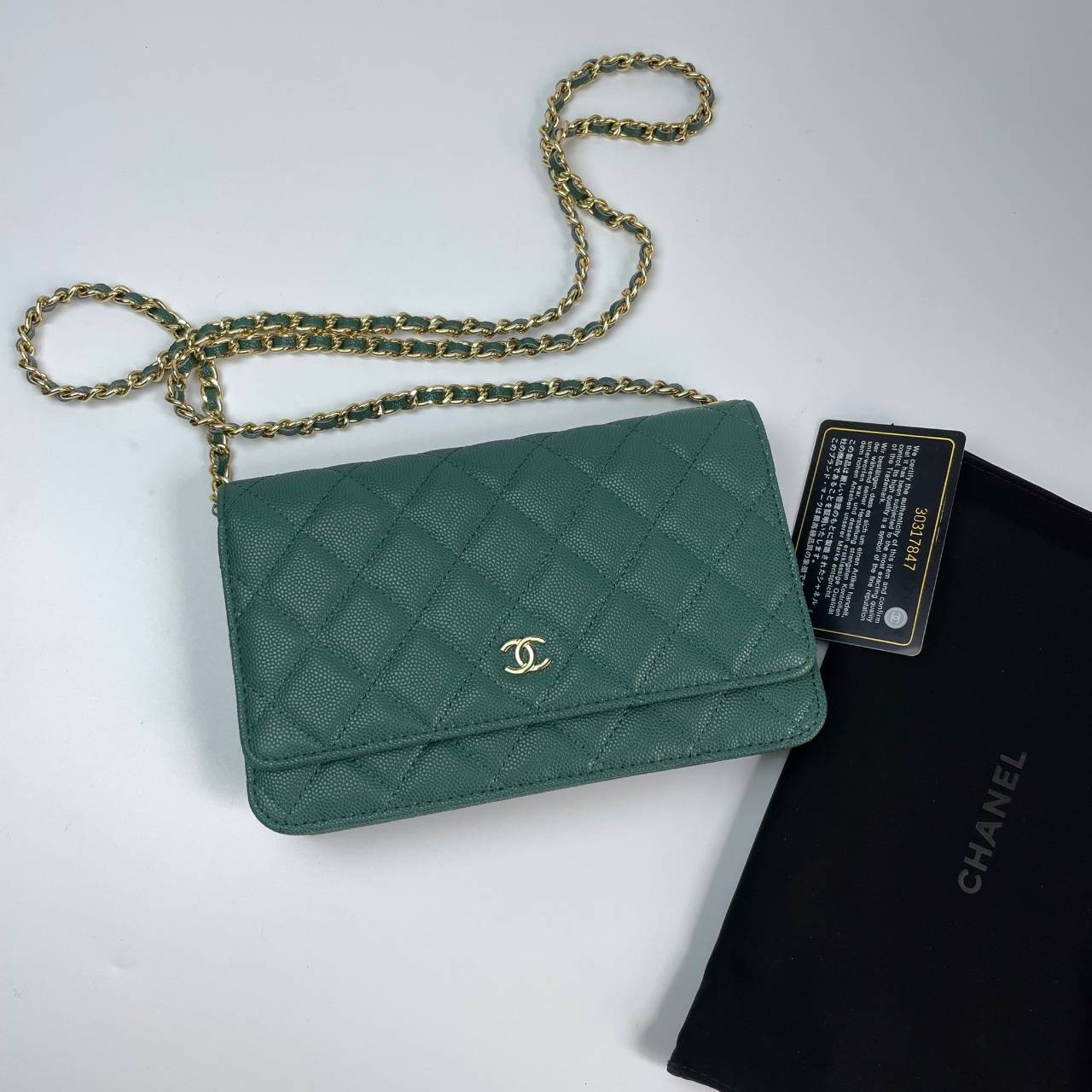 VIP 】หนังแท้ CHANEL WOC style โทนสีพาสเทล กระเป๋าสะพายทรงสวยตลอดกาล วัสดุหนังลายคาเวียร์ เนื้อนุ่ม อยู่ทรงคุณภาพดีตามแบบฉบับของแบรนด์ น้ำหนักเบา ด้านหน้ามีโลโก้แบรนด์อะไหล่หรู มีช่องใส่บัตร ใส่ของจุกจิก เปิดปิดด้วยฝาปิดกระดุม ซับในหนัง ตัวจริงสวยมากๆถูกใจ