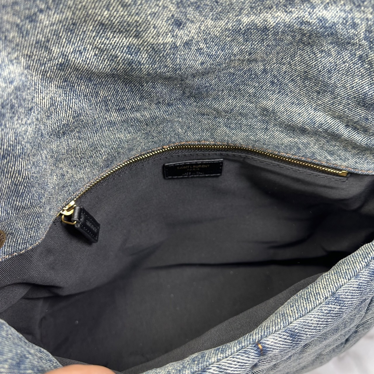 YSL PUFFER MEDIUM in suede and denim / YSL Loulou Denim Shoulder bag กระเป๋าสะพายเดนิมเย็บลายเชฟรอนควิลท์