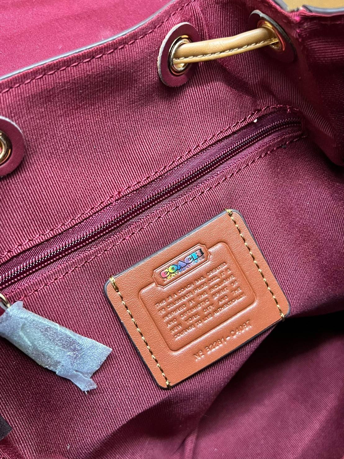 COACH PENNNIE BACKPACK IN RAINBOW SIGNATURE ((C4097)) สวยจึ้งมากแม่ ห้ามพลาด ต้องมีค่ะ! พร้อมส่งค่ะ ล่าสุด กับกระเป๋าสะพายหลังมีหูหิ้ว หนังแท้นิ่มอย่างดี ลายCทั้งใบแบบสีรุ้งสดใสมาเลย สวยมากๆค่ะ