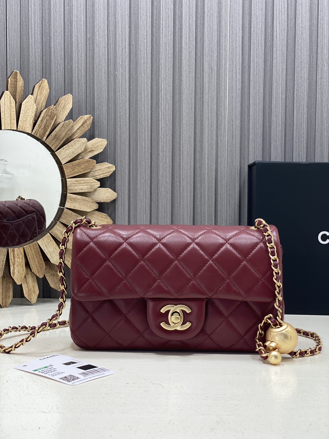 ORI หนังแท้ | Chanel Classic Flap Bag กระเป๋าสะพายรุ่นคลาสสิก สายประดับบอลโลโก้สวยหรูอะไหล่สีทองสวยงาม