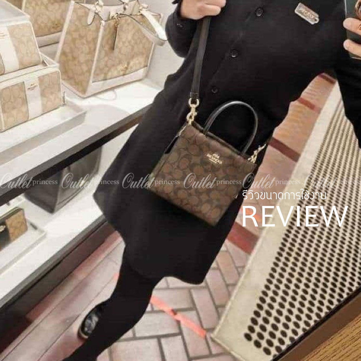 COACH 5693 MINI CALLY CROSSBODY IN SIGNATURE CANVAS กระเป๋าครอสบอดี้โท้ทมินิไซส์ รุ่นใหม่สุดฮอต!! ใบจริงคือน่ารักม้ากกกก!! สวยอยู่ทรง น่ารักน่าใช้ วัสดุหนังแคนวาสเคลือบลาย ปากกระเป๋ามีกระดุมแม่เหล็ก มาพร้อมหูจับในตัวและสายสะพายข้าง ถอดออกหิ้วเก๋ๆก็ได้ หรื