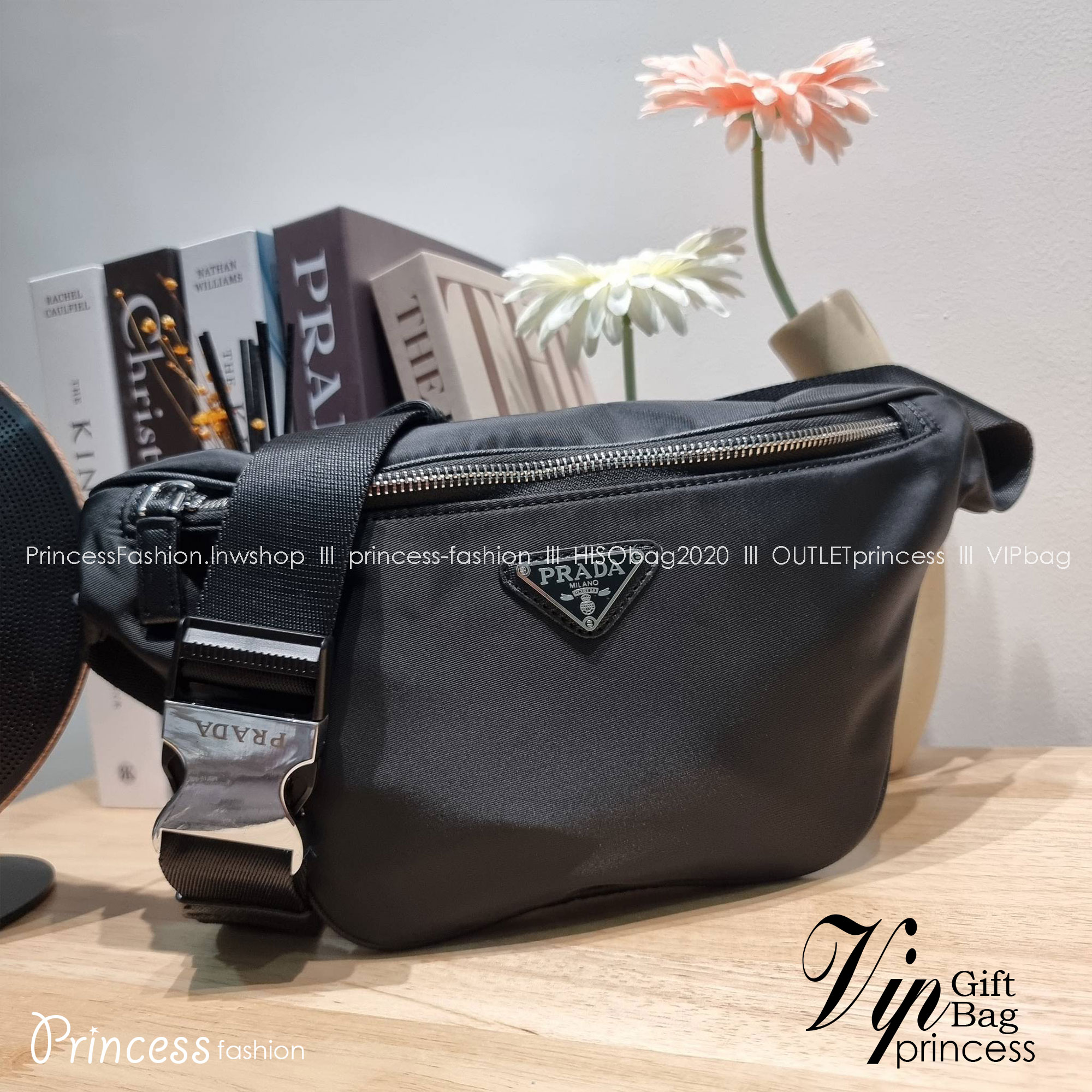 PRADA NYLON BUM BAG / PRADA Nylon Belt Bag กระเป๋าคาดอก รุ่นยอดฮิต ที่ใครๆก็ตามหา ด้วยดีไซน์คลาสสิค ใช้งานง่าย คล่องตัวสุดๆ เปิด-ปิดด้วยซิป ภายในโล่งกว้าง