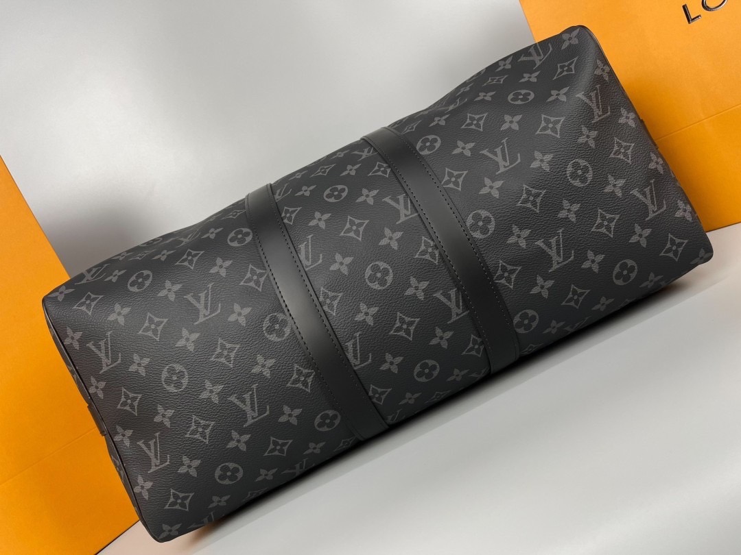 LV Keepall Bandoulière 45 Monogram Eclipse / Damier Graphite Canvas กระเป๋าเดินทางแบบดัฟเฟิล เป็นรุ่นที่เคียงข้างนักเดินทางรอบ สวยหรูโลกสง่างามตลอดกาล มีไว้ไม่มีเอาท์ เกรดท็อป ออริ เทียบแท้ 1:1 เกรดดีสุด