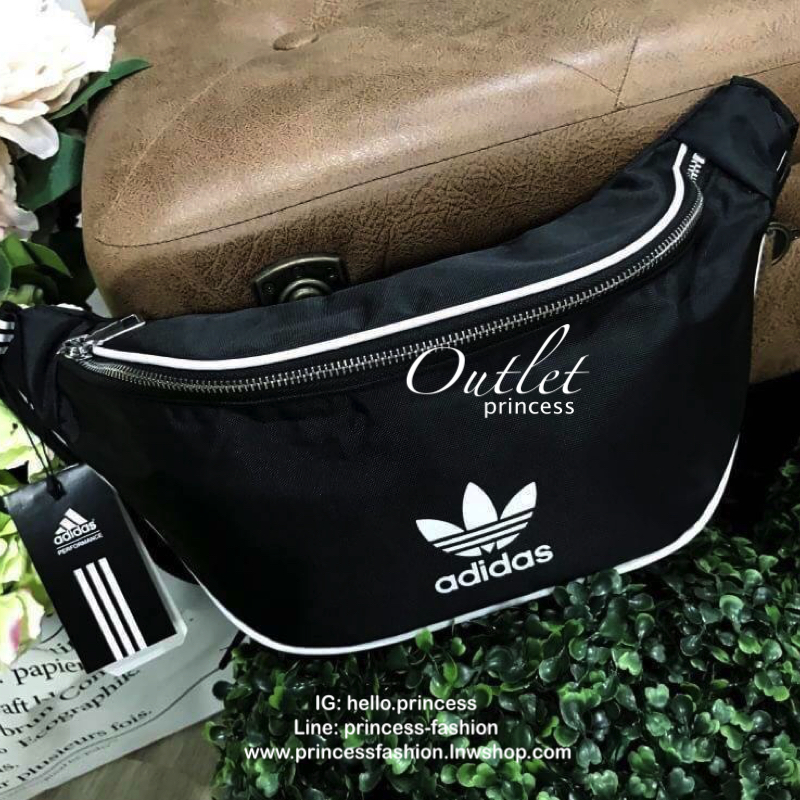 Adidas Waist Bag กระเป๋าสะพายคาดเอวหรือคาดอกสไตล์สปอร์ตดีไซน์สุดฮิตรุ่นยอดนิยมใช้ได้ทั้งชายหญิงวัสดุ Nylon+Polyester 100% น้ำหนักเบา ด้านหน้ามีโลโก้แบรนด์ เปิดปิดด้วยซิปสะดวกใช้อะไหล่เงิน สายเลื่อนปรับได้ Freesize ภายในกว้าง ซับในสกรีนโลโก้แบรนด์ มี1ช่องซ