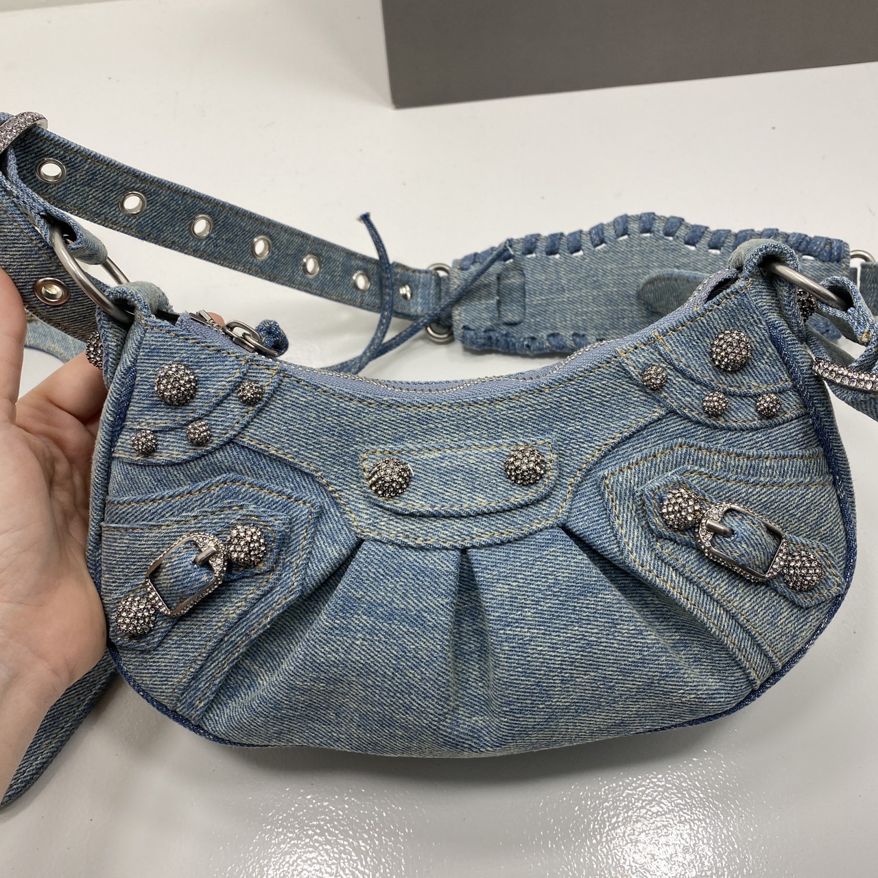 Balenciaga LE CAGOLE XS SHOULDER BAG GIRLY ALLOVER DENIM IN BLUE กระเป๋าสะพายรุ่นยอดนิยม สวยเท่ เกรดออริ 1:1 สลับแท้ ใช้งานต่างประเทศได้