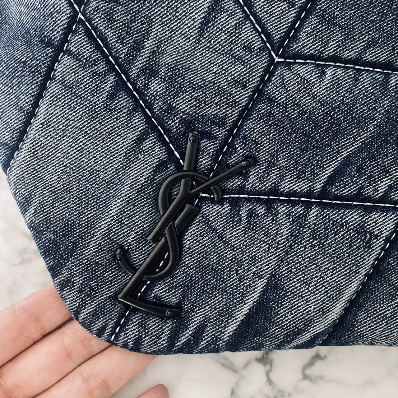 YSL Puffer denim shoulder bag กระเป๋าสะพายเดนิมฟอก สวยเท่ห์คลาสสิกลายเชฟล่อนเป็นเอกลักษณ์ รุ่นเดนิมยอดนิยม ทรงสวย ใช้ได้บ่อยไม่มีเบื่อ ดีไซน์เรียบหรู