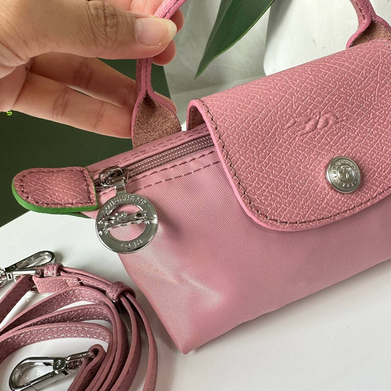 LONGCHAMP LE PLIAGE ORIGINAL Pouch with handle กระเป๋าใบเล็กขนาดกระทัดเหมาะกับใส่ของจำเป็นจุกจิก